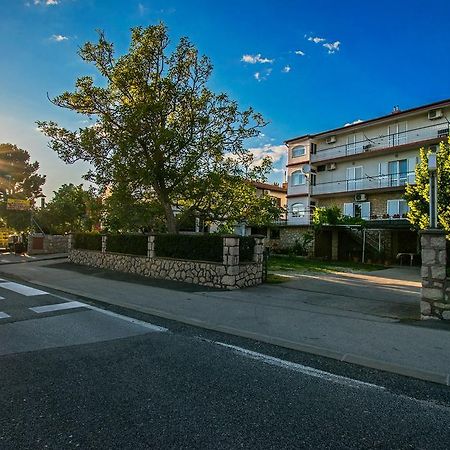 Diana Rooms And Apartments Starigrad Paklenica Dış mekan fotoğraf