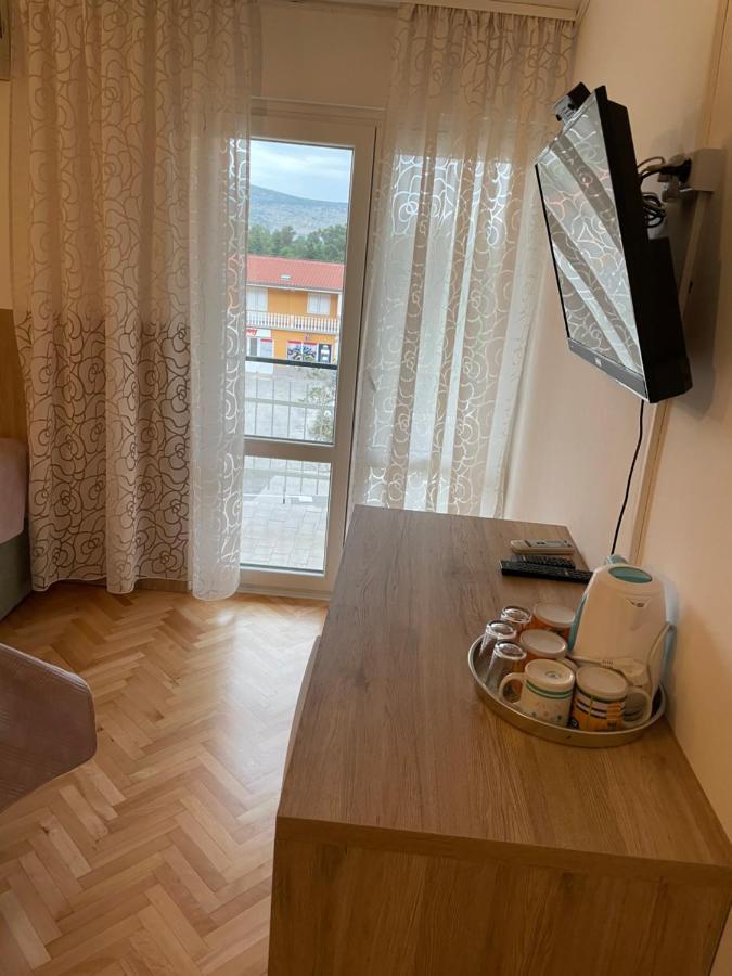 Diana Rooms And Apartments Starigrad Paklenica Dış mekan fotoğraf