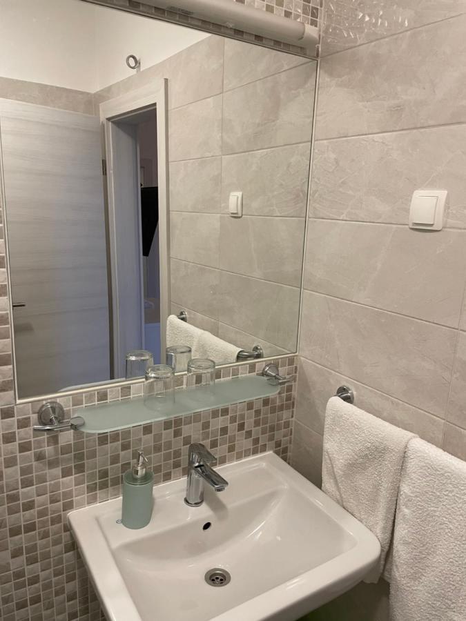 Diana Rooms And Apartments Starigrad Paklenica Dış mekan fotoğraf