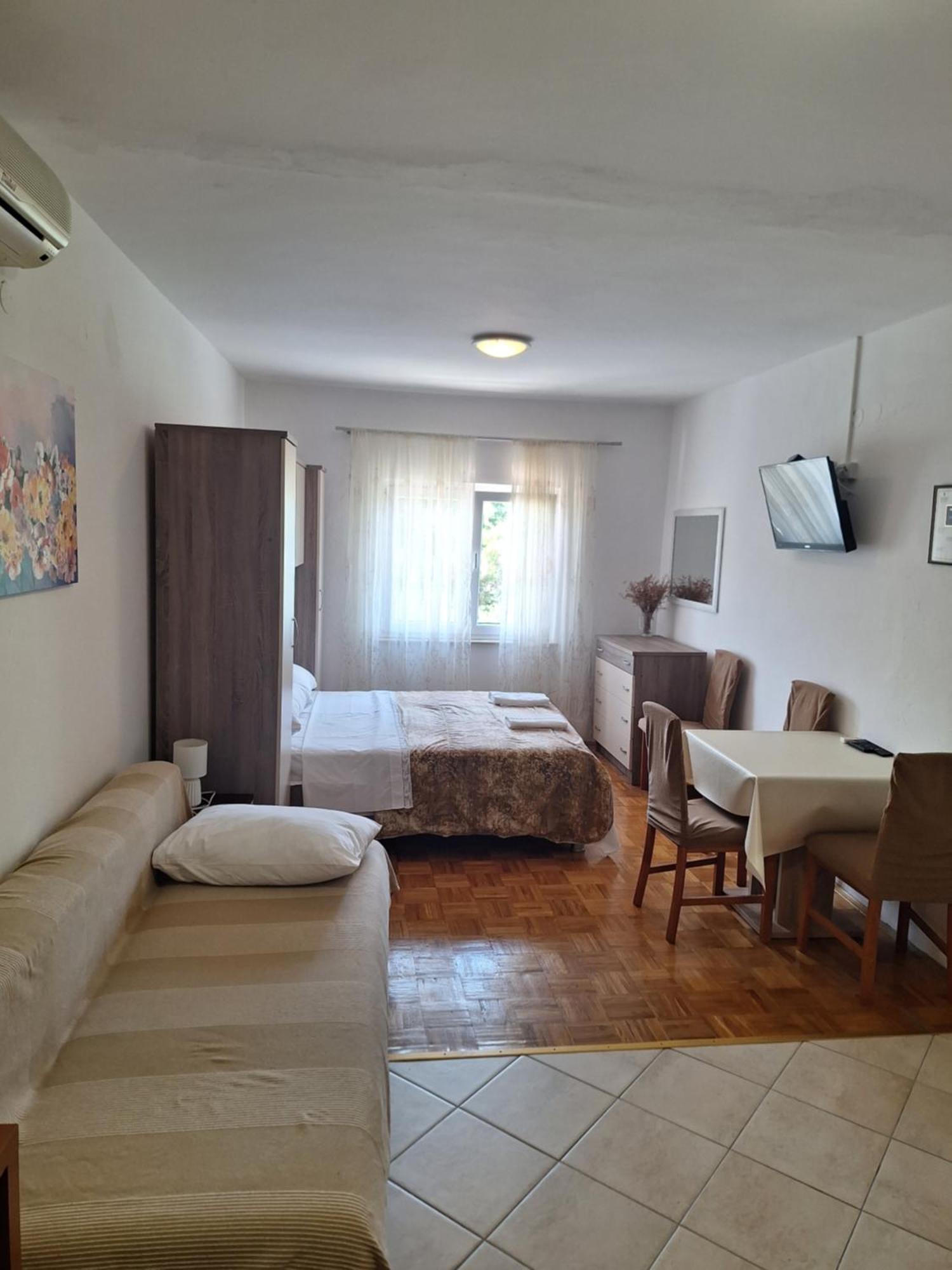 Diana Rooms And Apartments Starigrad Paklenica Dış mekan fotoğraf