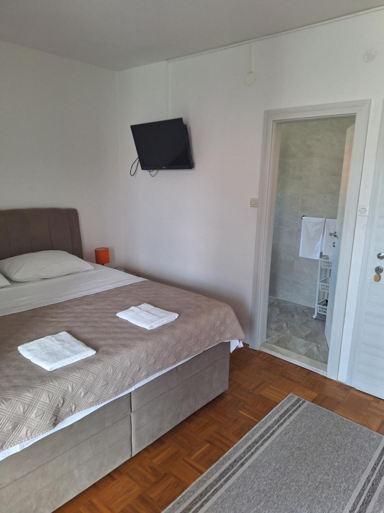 Diana Rooms And Apartments Starigrad Paklenica Dış mekan fotoğraf