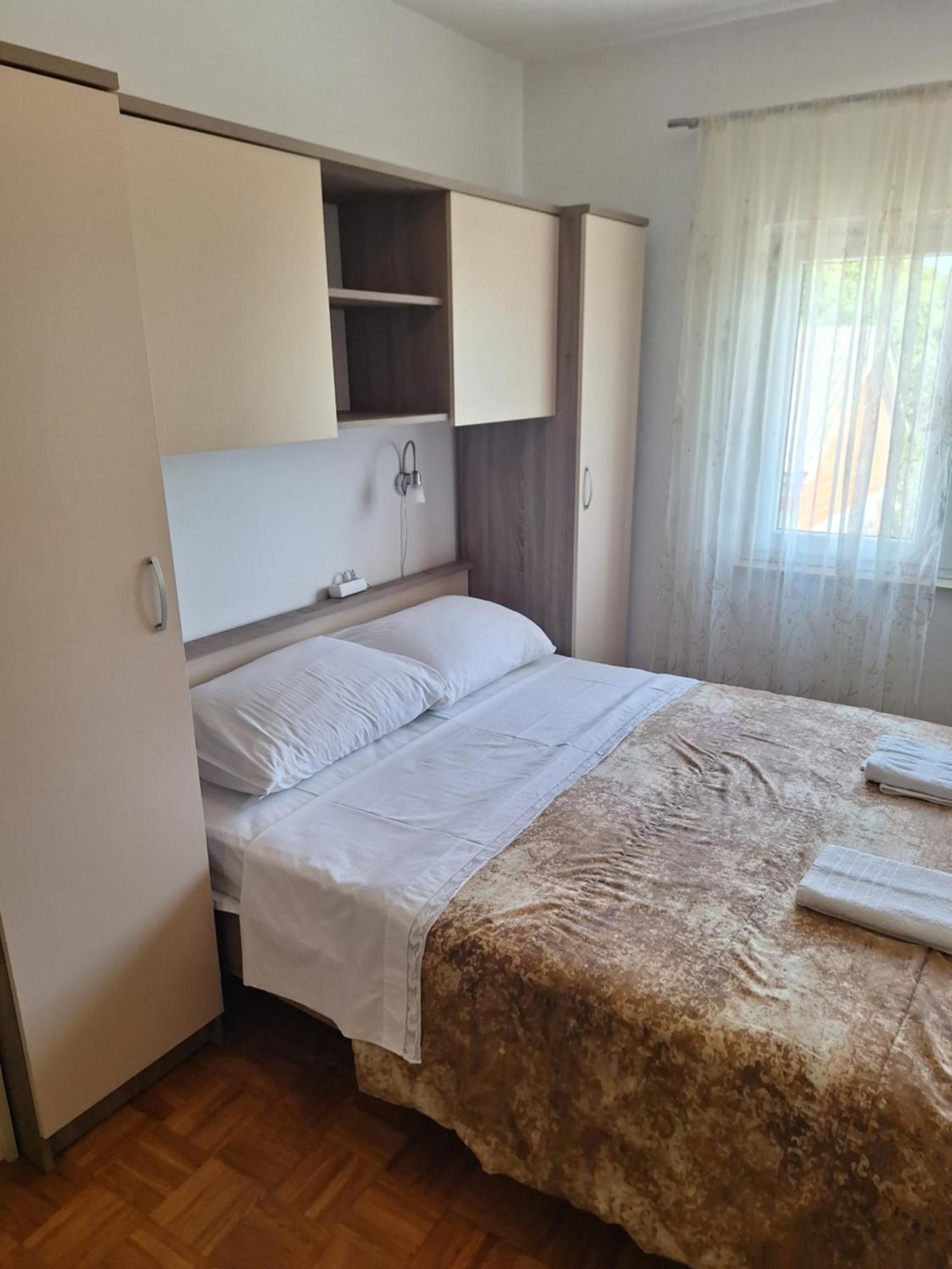 Diana Rooms And Apartments Starigrad Paklenica Dış mekan fotoğraf