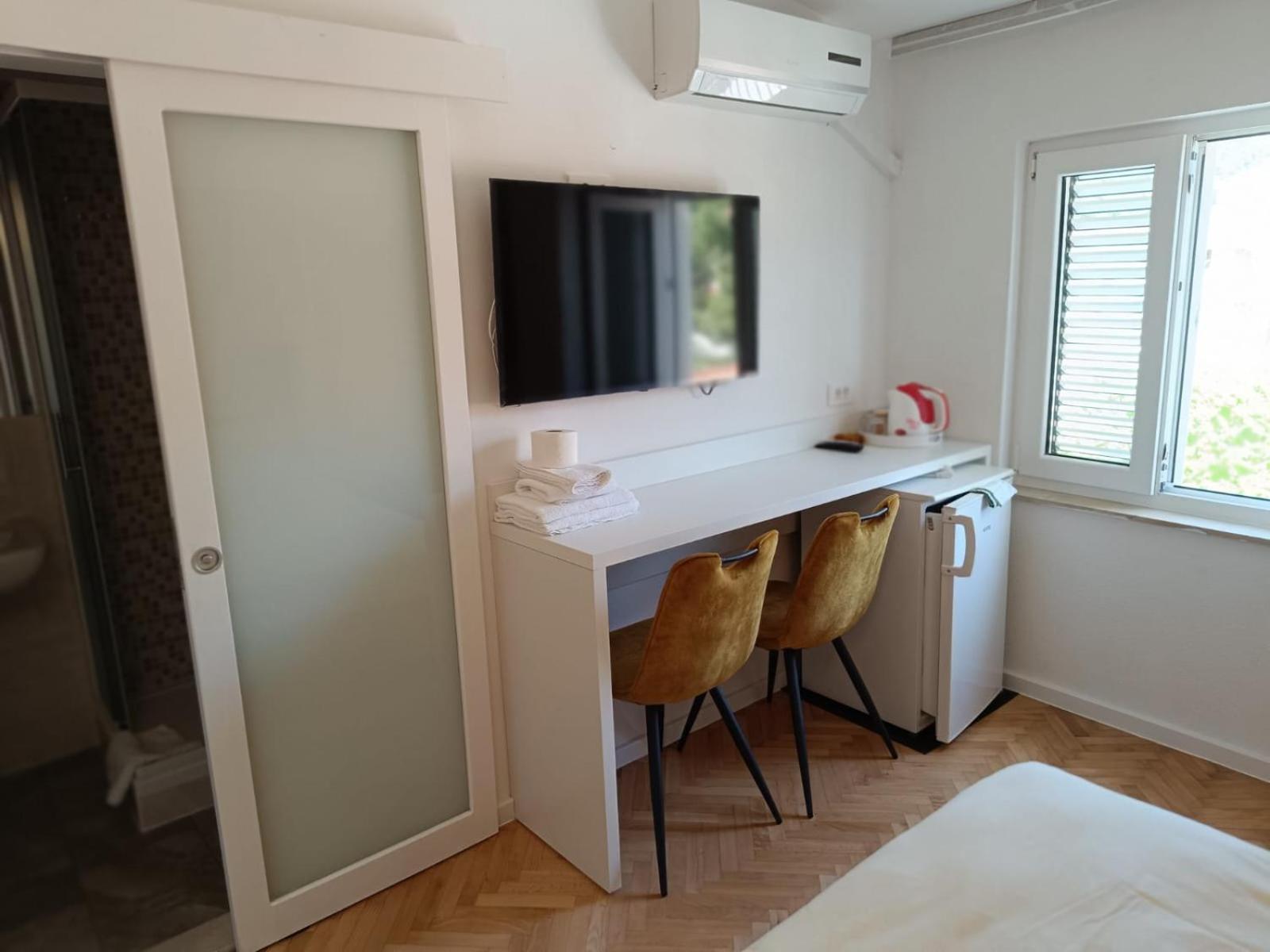 Diana Rooms And Apartments Starigrad Paklenica Oda fotoğraf