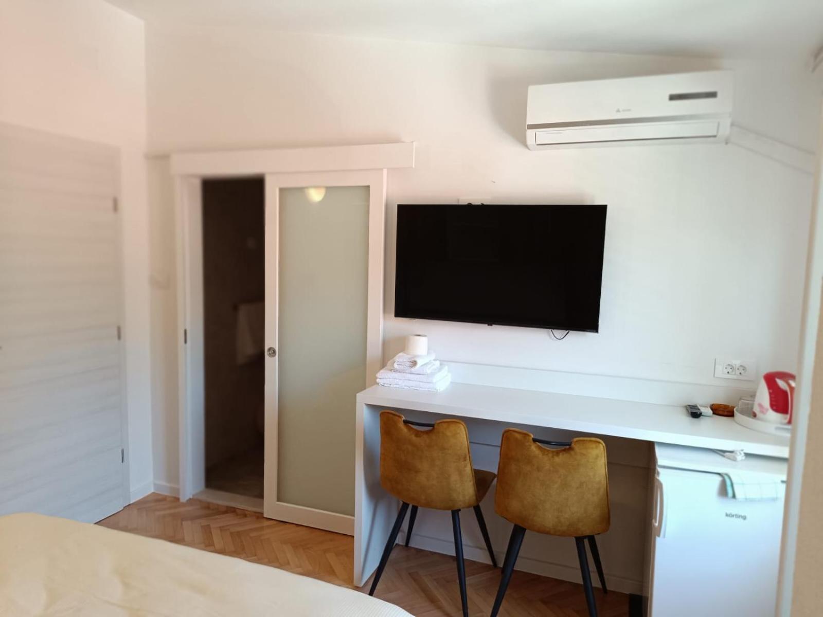 Diana Rooms And Apartments Starigrad Paklenica Oda fotoğraf