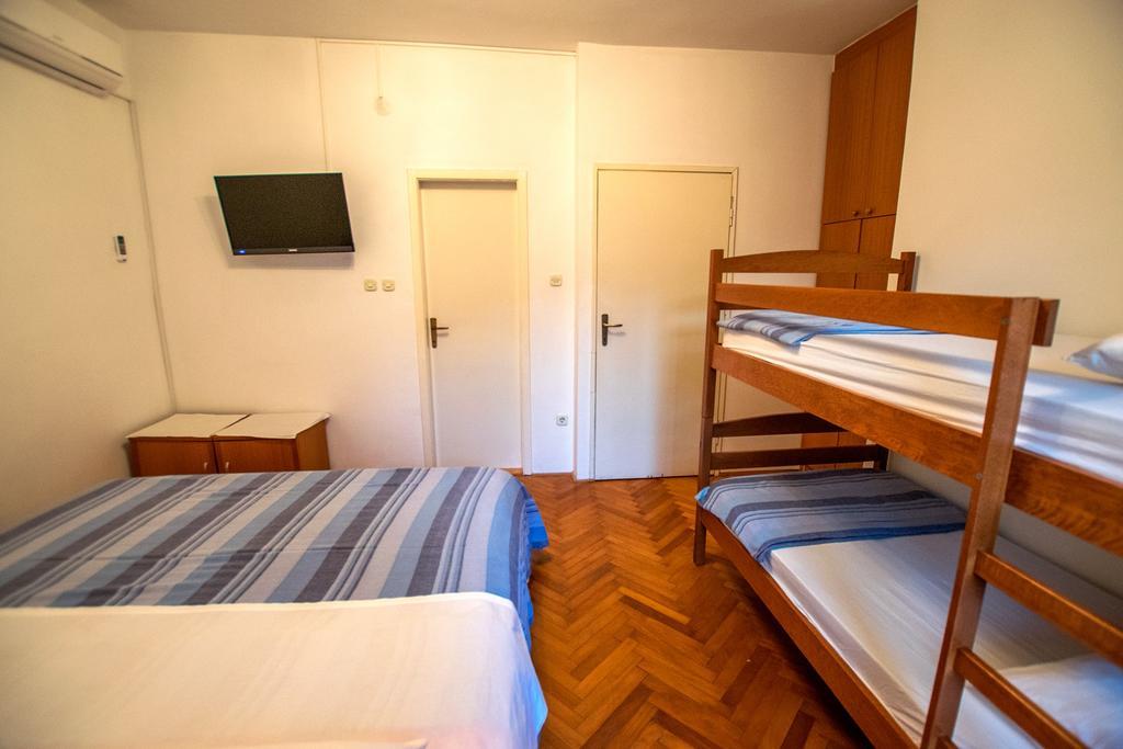 Diana Rooms And Apartments Starigrad Paklenica Dış mekan fotoğraf