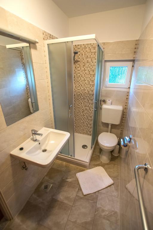 Diana Rooms And Apartments Starigrad Paklenica Dış mekan fotoğraf