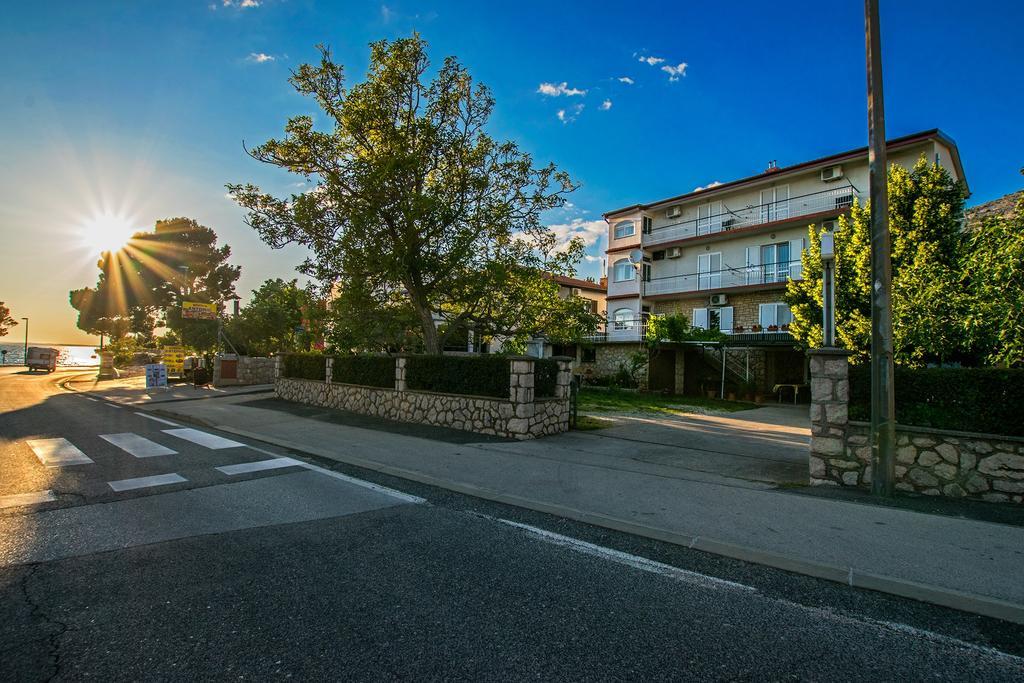Diana Rooms And Apartments Starigrad Paklenica Dış mekan fotoğraf